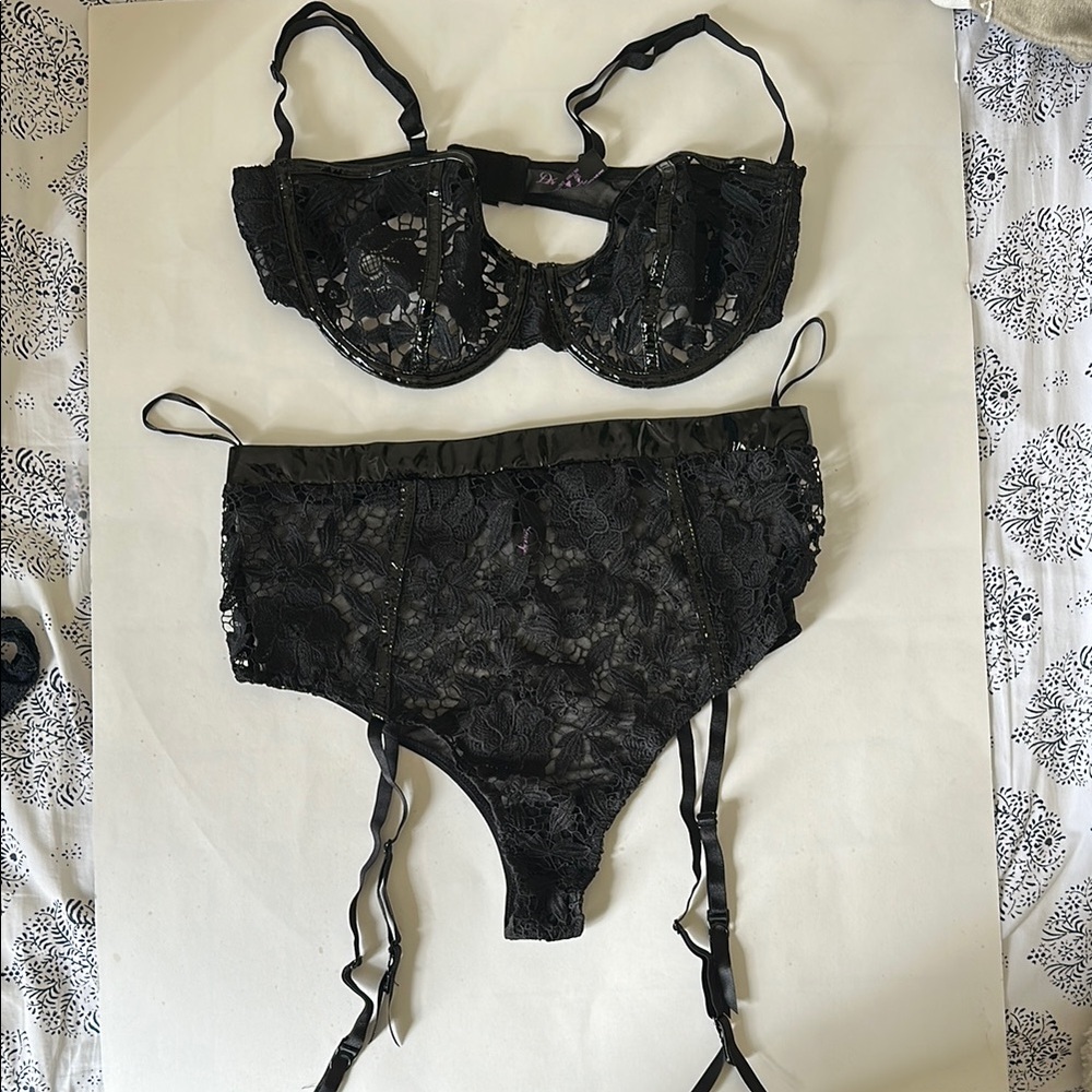 Dreamgirl Black Lace Bra Intimates size L NEVER WORN